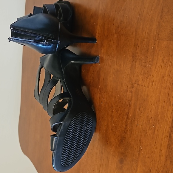 Heels - Picture 2 of 2